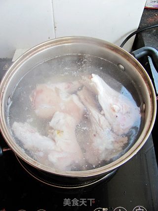 山楂萝卜大骨汤的做法步骤：3