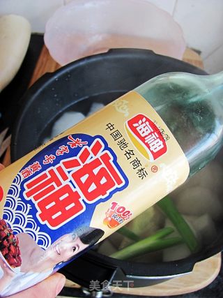 山楂萝卜大骨汤的做法步骤：7