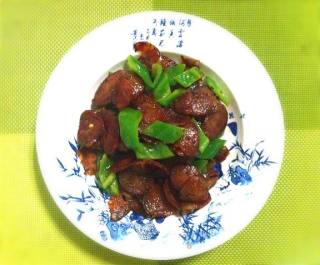 香肠炒辣椒的做法步骤：4