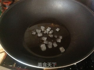 冰糖红烧肘子的做法步骤：3