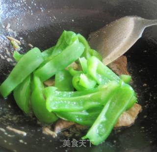 猪肝瘦肉炒灯笼椒的做法步骤：6