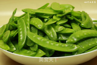 kiki牛的私房菜11-蒜蓉荷兰豆的做法步骤：1