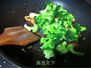 蒜蓉香菇西兰花的做法步骤：11