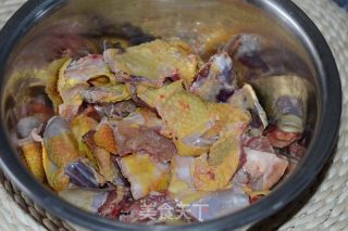 砂锅红烧鸡肉的做法步骤：1