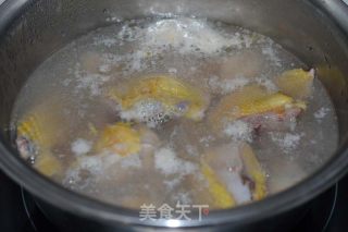 砂锅红烧鸡肉的做法步骤：2