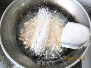 蒜香肉沫红烧粉丝的做法步骤：8