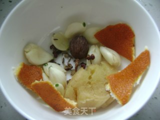 香香的腊排汤锅的做法步骤：2
