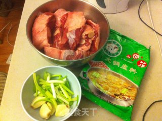小肥羊炖羊肉的做法步骤：1