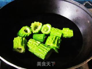 苦瓜酿肉的做法步骤：2