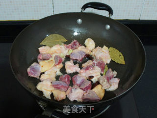 萝卜炖牛腩的做法步骤：5