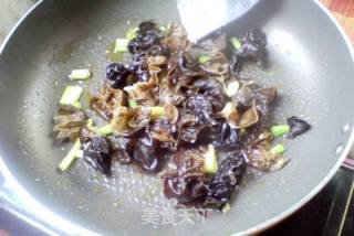黑木耳炒蛋白的做法步骤：7