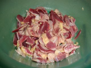 爱心酸辣鸡杂的做法步骤：2