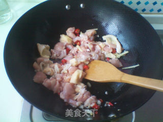 酸菜豆花鸡的做法步骤：3