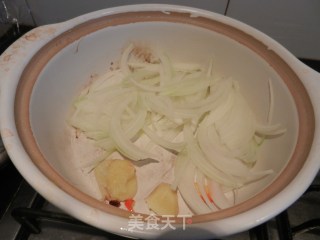 烤鸭煲的做法步骤：3