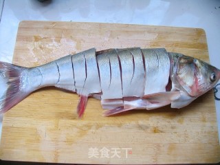 【年年有余】超级开胃下饭。糖醋鱼块的做法步骤：1