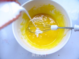 绵软细腻、金黄诱人——南瓜戚风的做法步骤：4