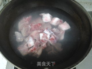 地瓜梗炖排骨的做法步骤：2
