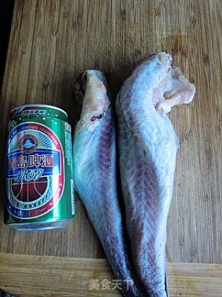 番茄啤酒炖鳕鱼的做法步骤：1