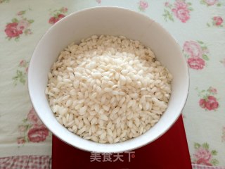 红糖草莓米布丁的做法步骤：1
