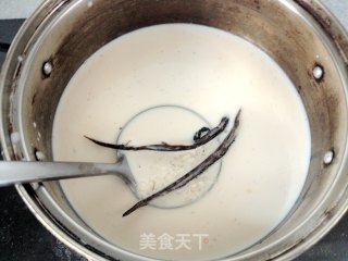 红糖草莓米布丁的做法步骤：2