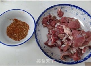 几个要点做超好吃的下饭菜——孜然羊肉的做法步骤：1