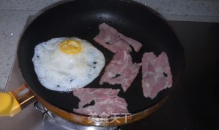 培根鸡蛋三明治的做法步骤：2