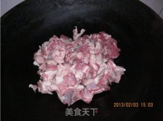 竹蔗马蹄红萝卜煲羊肉的做法步骤：2