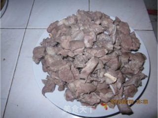 竹蔗马蹄红萝卜煲羊肉的做法步骤：6