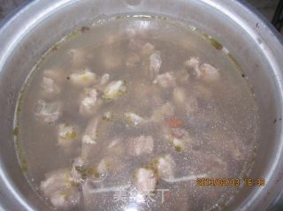 竹蔗马蹄红萝卜煲羊肉的做法步骤：7