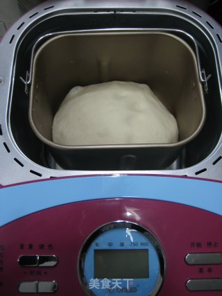 用面包机也能做出组织绵软的土司：奶茶土司的做法步骤：5