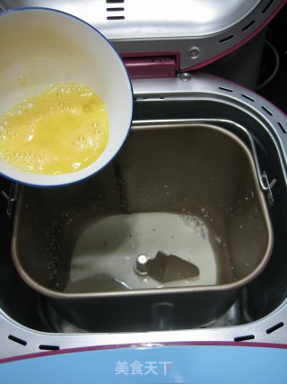 用面包机也能做出组织绵软的土司：奶茶土司的做法步骤：7