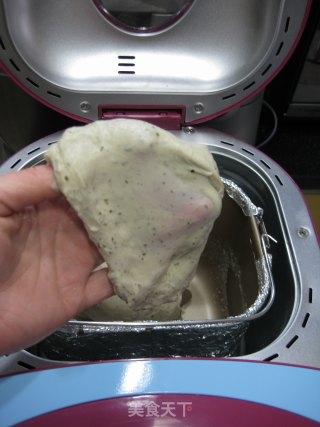 用面包机也能做出组织绵软的土司：奶茶土司的做法步骤：15