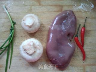 酸辣腰花蘑菇羹的做法步骤：1