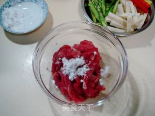 美味儿小炒“干炒牛肉条”的做法步骤：1