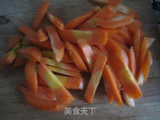 胡萝卜炒干豆腐的做法步骤：2