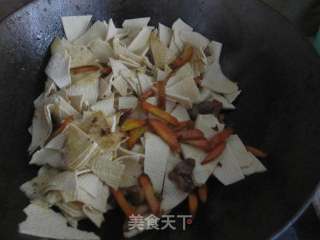 胡萝卜炒干豆腐的做法步骤：10