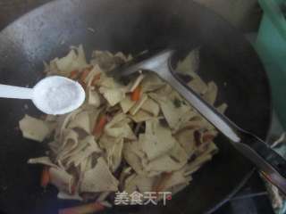 胡萝卜炒干豆腐的做法步骤：12