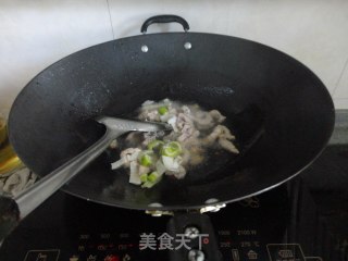 香菜炒豆芽的做法步骤：4