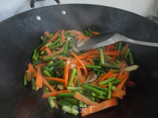 蒜薹炒豆腐干的做法步骤：7