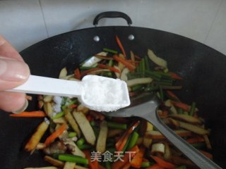 蒜薹炒豆腐干的做法步骤：8