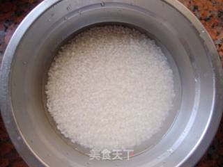 红糖桃花粥的做法步骤：1