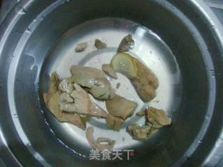 青蒜炒鸡肝的做法步骤：1