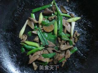 青蒜炒鸡肝的做法步骤：6