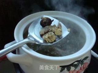 红菇煮鸡的做法步骤：4