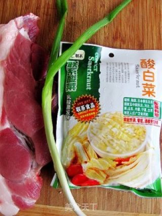 酸菜猪肉水饺的做法步骤：2