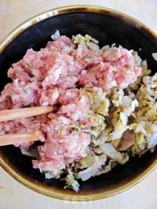 酸菜猪肉水饺的做法步骤：7