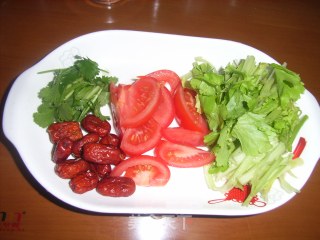 红枣芹菜汤的做法步骤：2