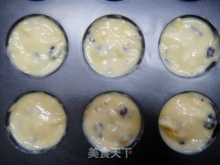 葡萄干香草牛奶麦芬蛋糕的做法步骤：7