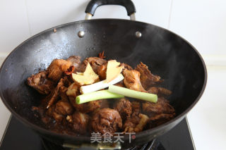 【东北地方菜】小鸡炖蘑菇的做法步骤：5