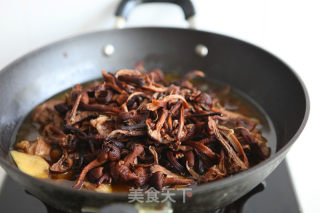 【东北地方菜】小鸡炖蘑菇的做法步骤：7